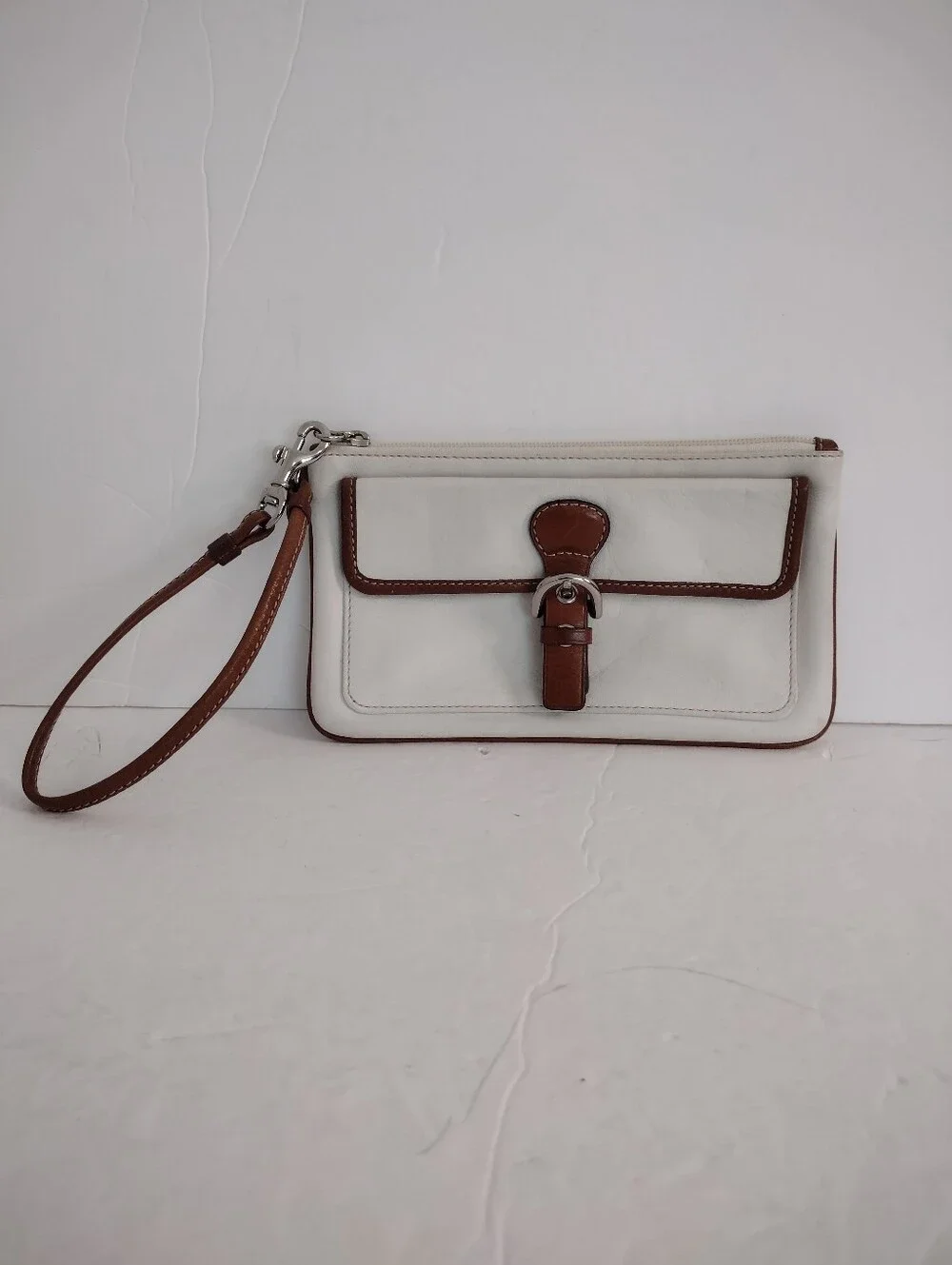Vintage Y2K Coach Soho Wristlet Wallet White Leather Brown Trim Buckle